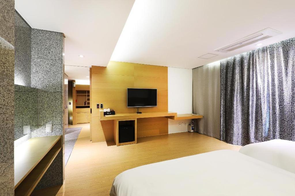 Business Design Hotel Luv Incheon Exterior foto