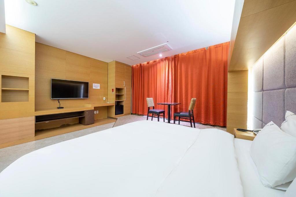 Business Design Hotel Luv Incheon Exterior foto