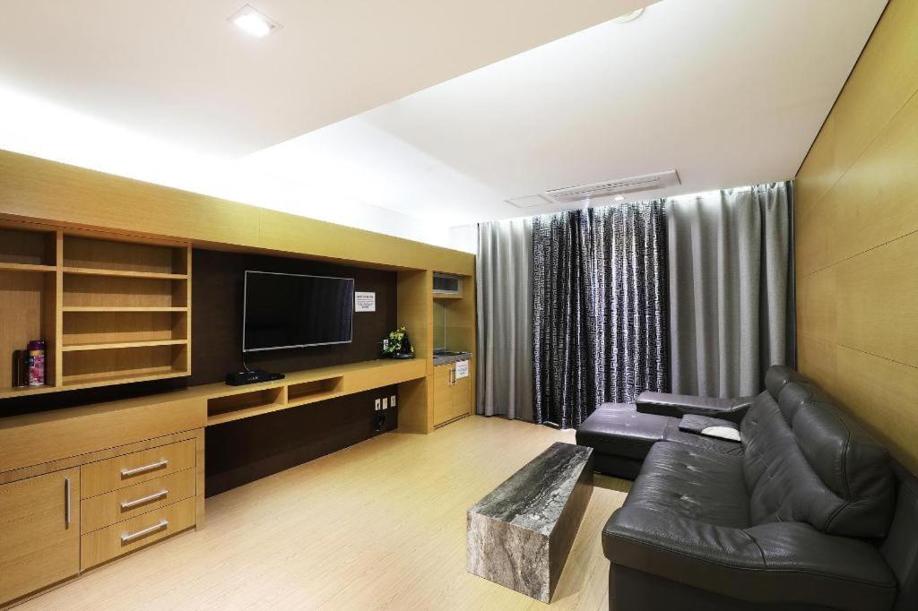 Business Design Hotel Luv Incheon Exterior foto