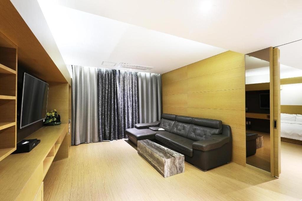 Business Design Hotel Luv Incheon Exterior foto