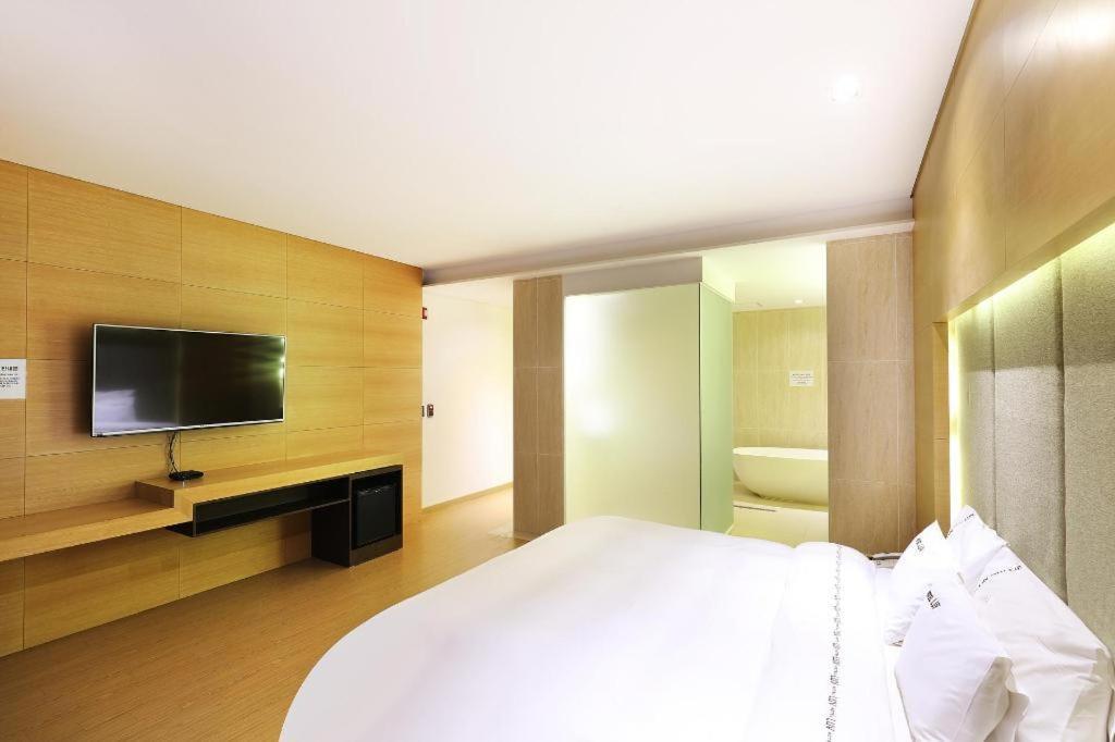 Business Design Hotel Luv Incheon Exterior foto