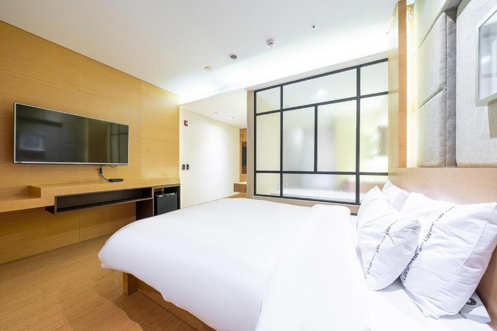 Business Design Hotel Luv Incheon Exterior foto