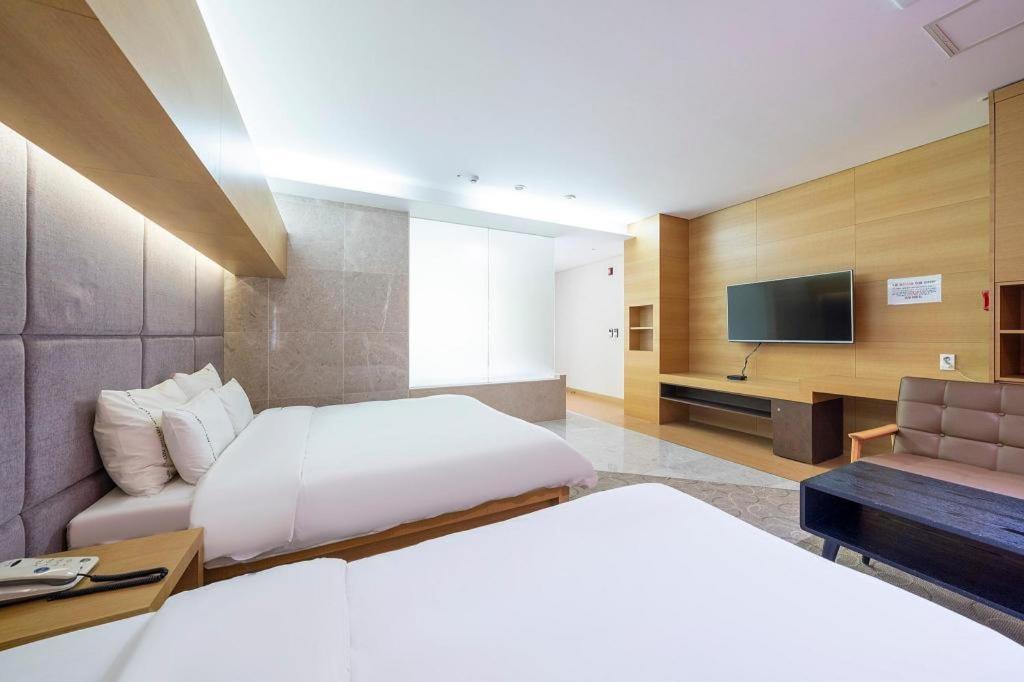 Business Design Hotel Luv Incheon Exterior foto